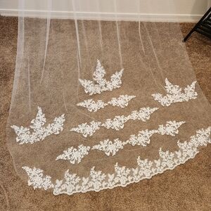 Elegant 115" White Lace Veil